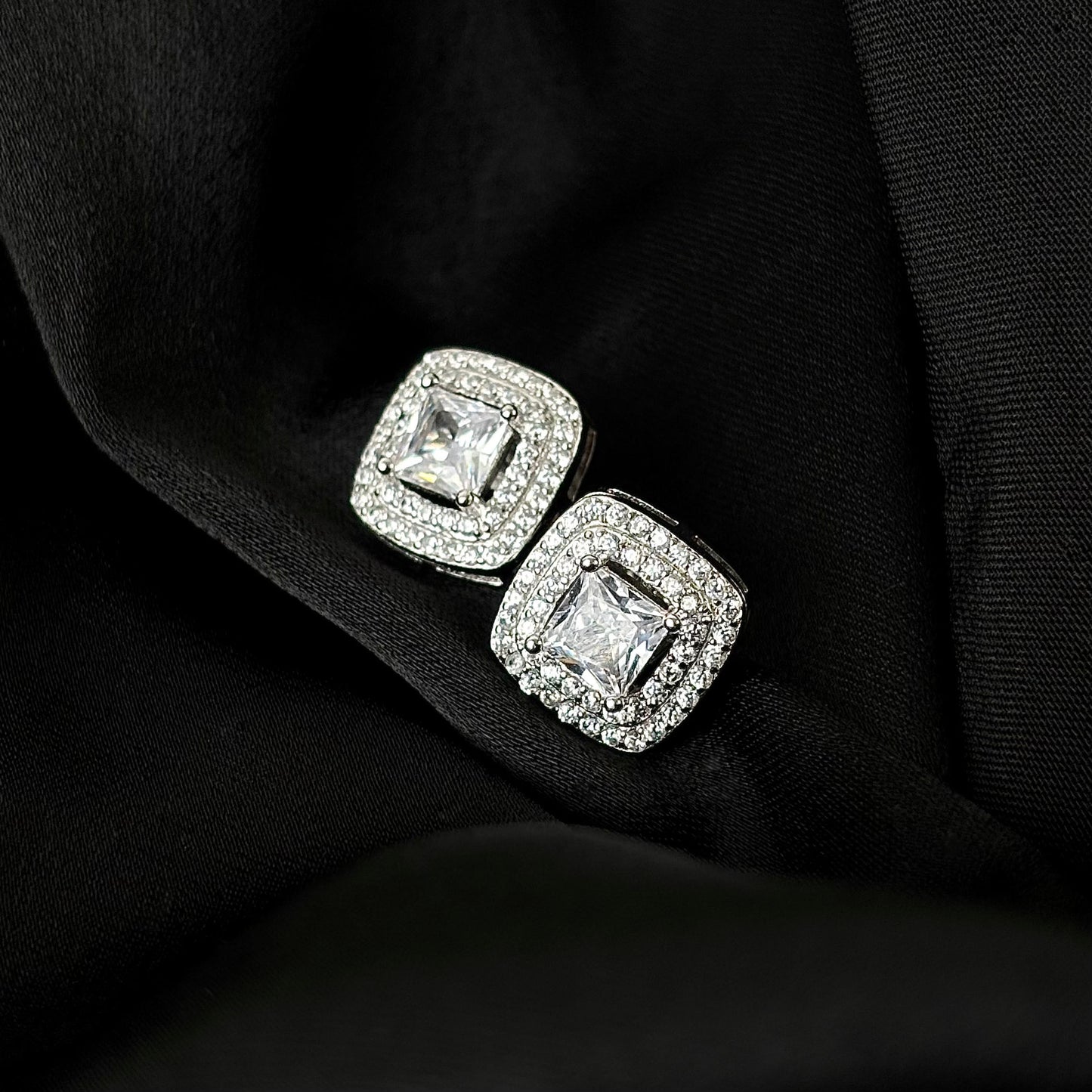solitaire glamour glow earring