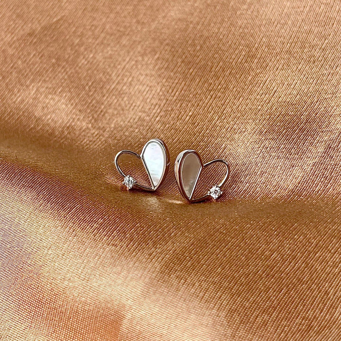 heart wink earring