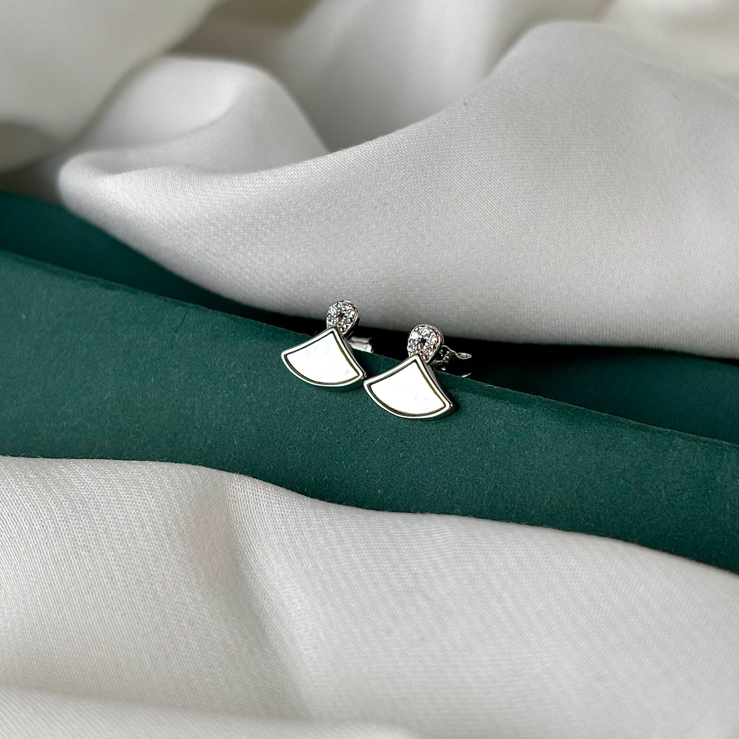 sea pearl earring