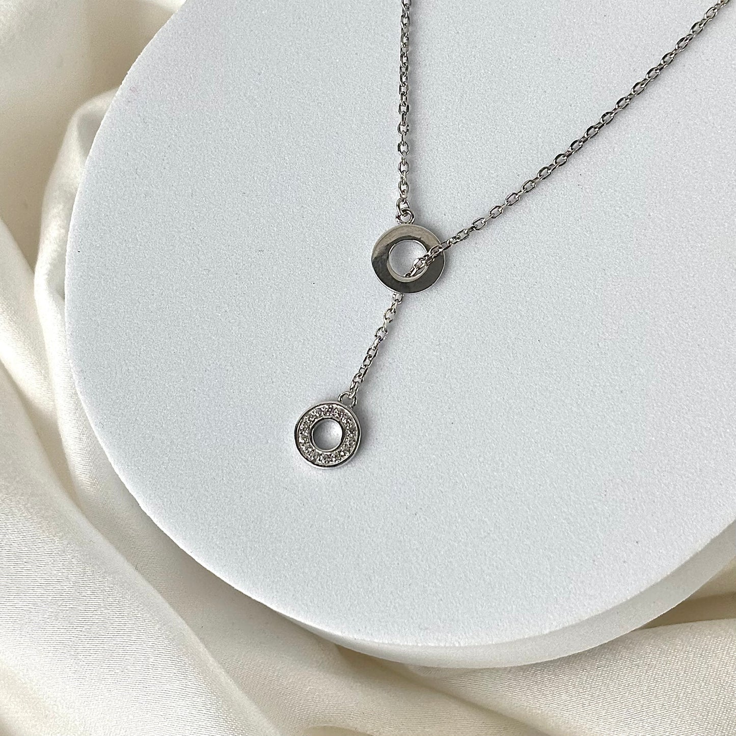 silver circle diamond pendant with link chain