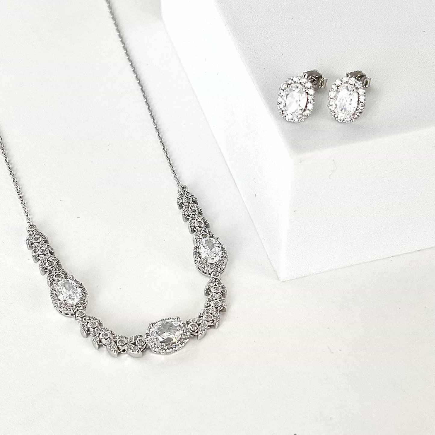 Glimmering Blossom Necklace Set