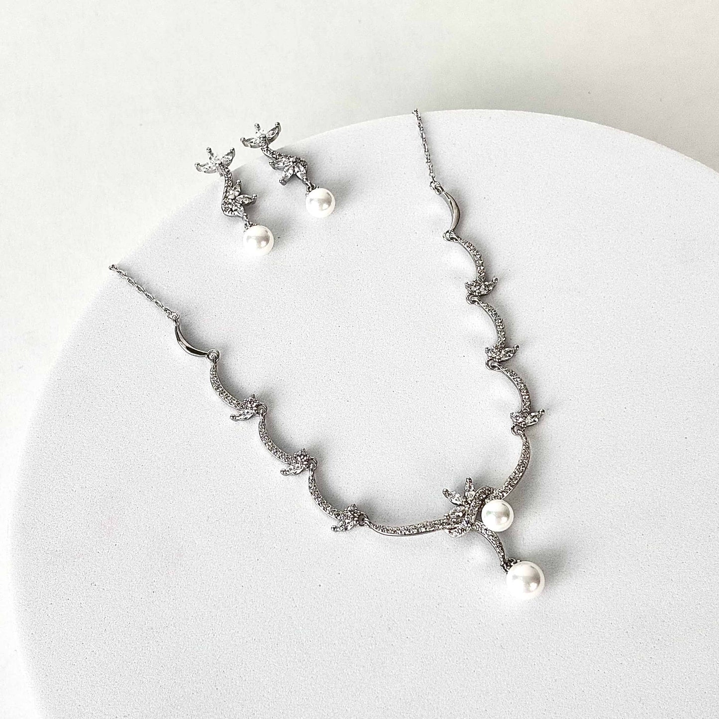 Silver Pearly Blossom Necklace Set