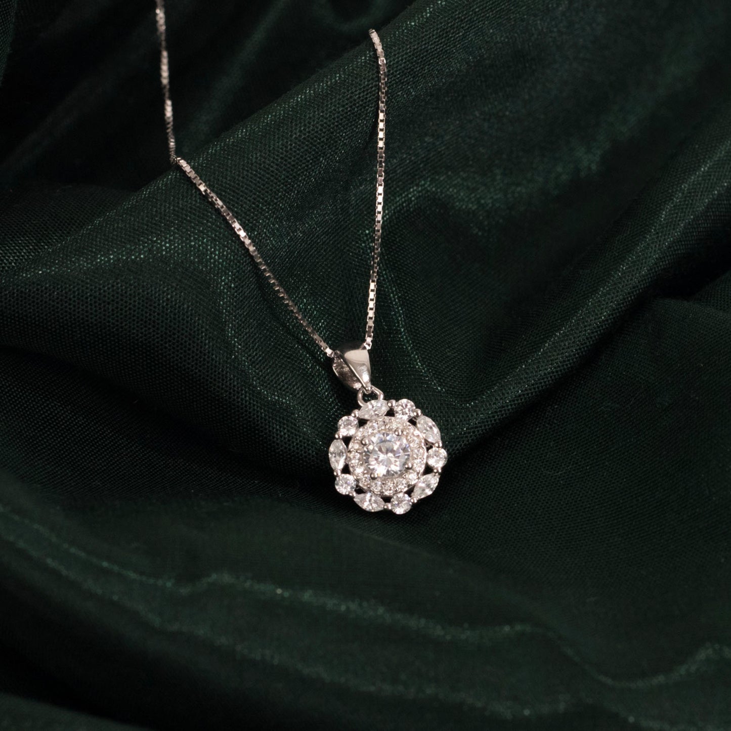 the heritage bloom necklace