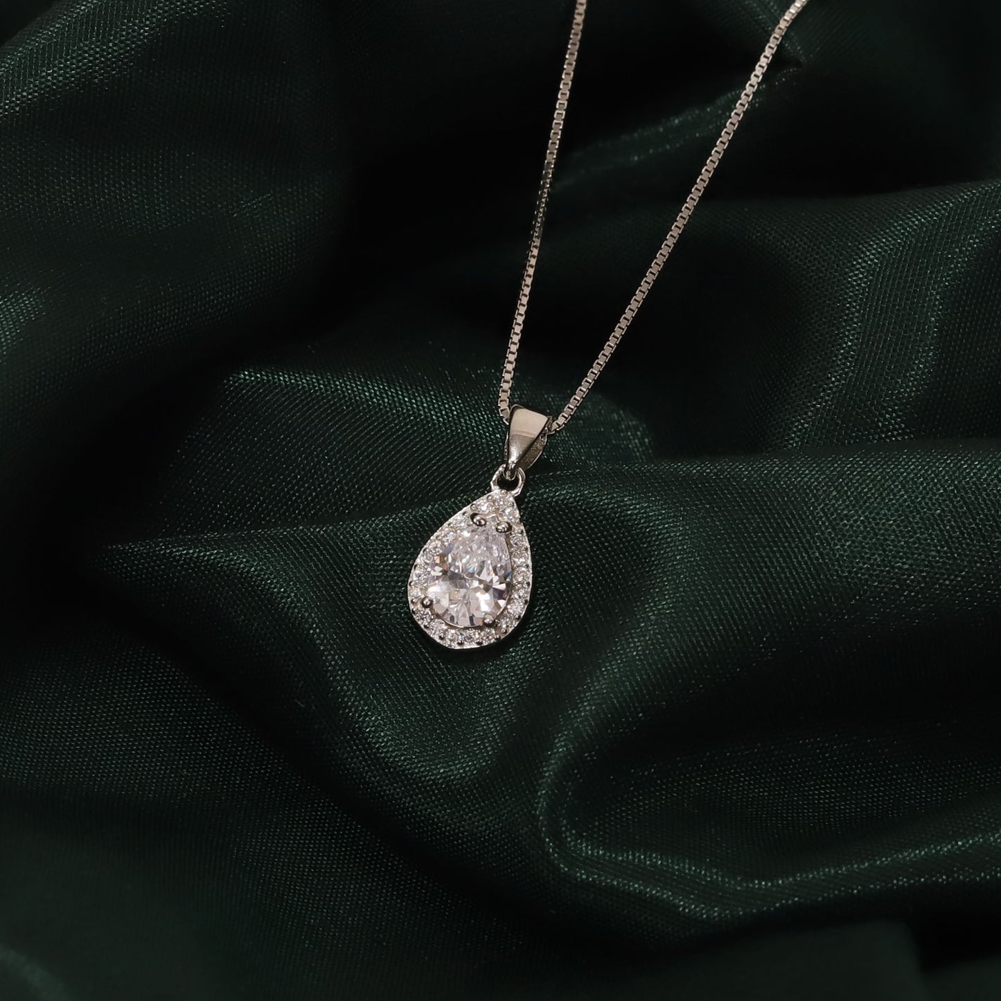 the sovereign drop necklace