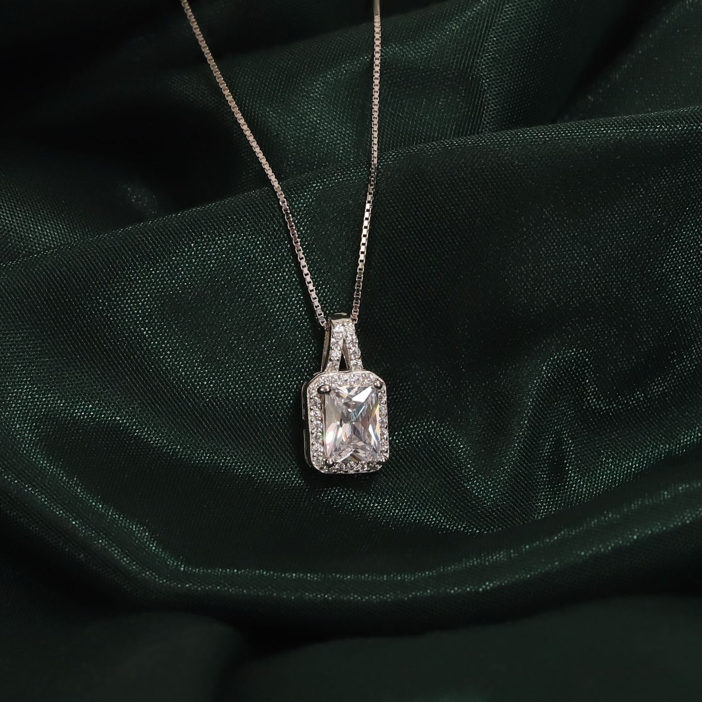 luxe radiant diamond necklace