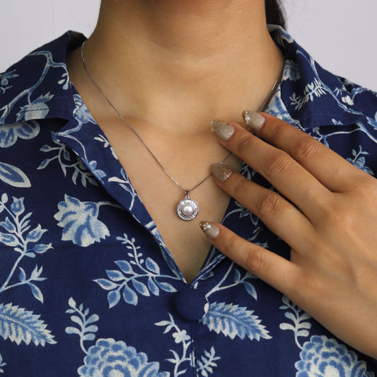Royal Pearl Glow Necklace