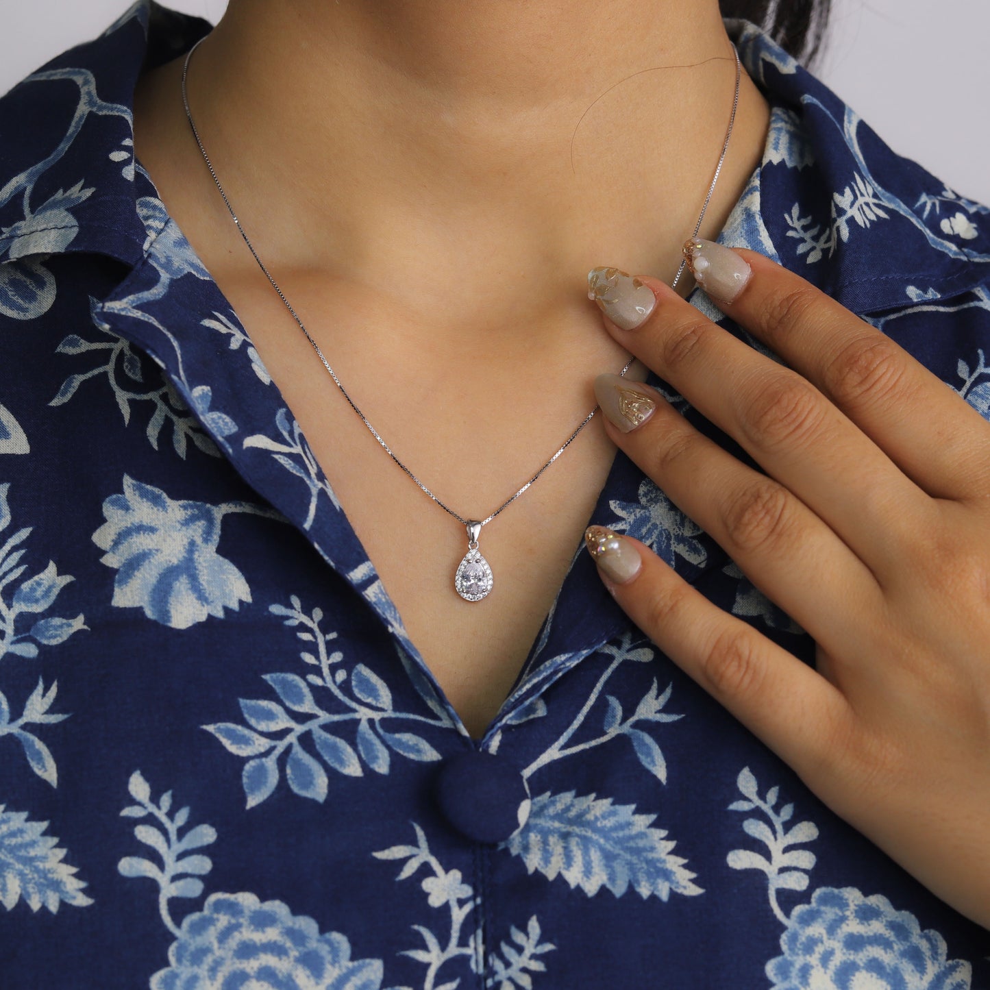 the sovereign drop necklace