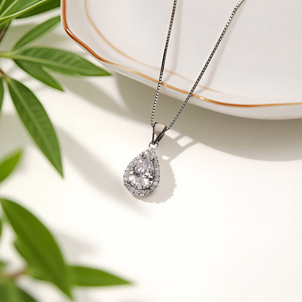 the sovereign drop necklace