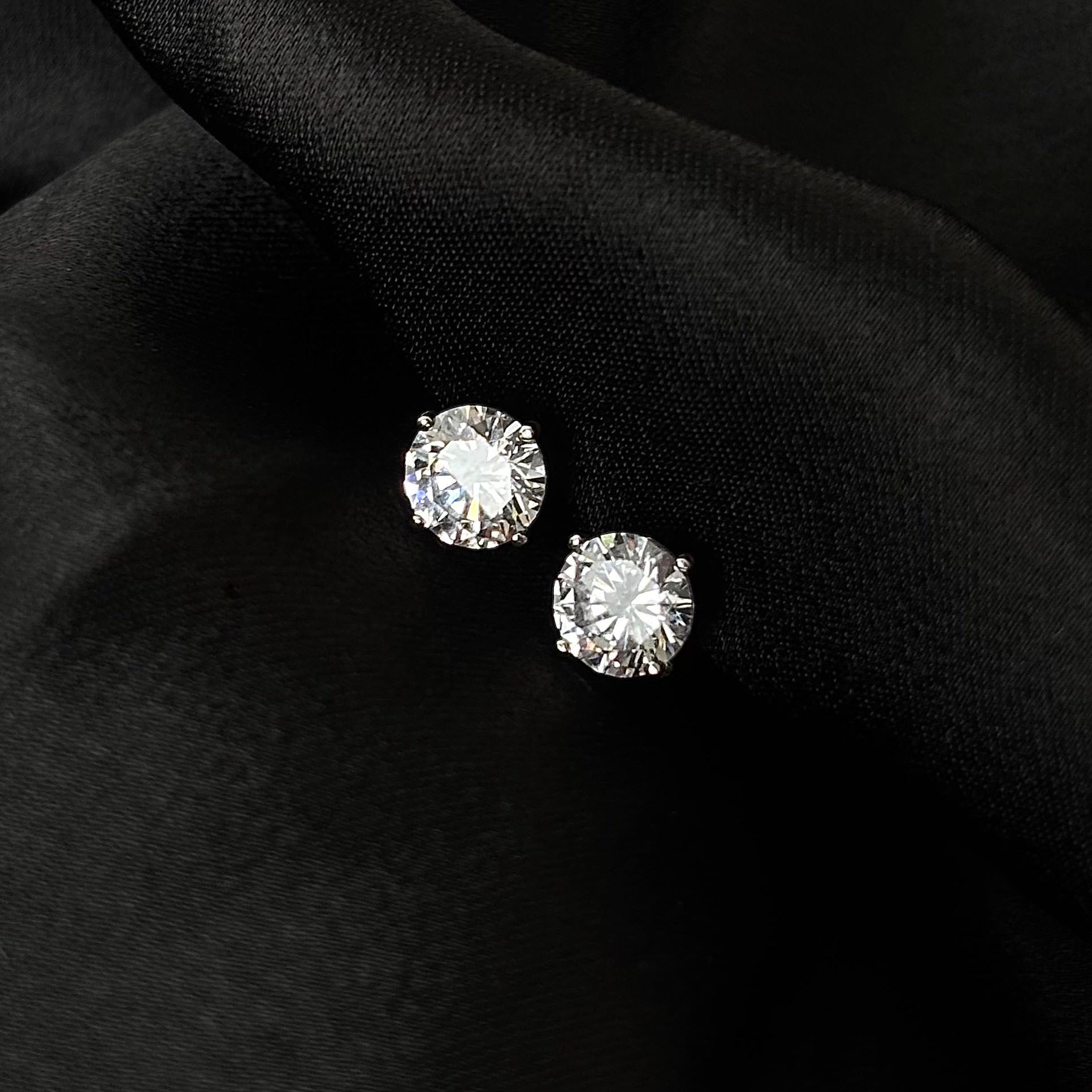 Luxe round Solitaire Earrings