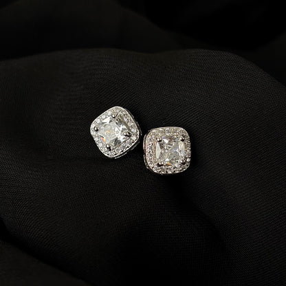 Solitaire Glamour Glow Square Studs