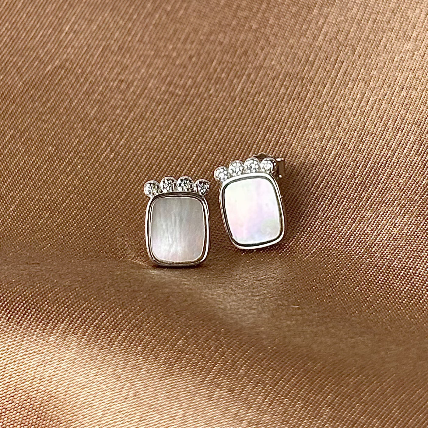 Crown Pearl Earring