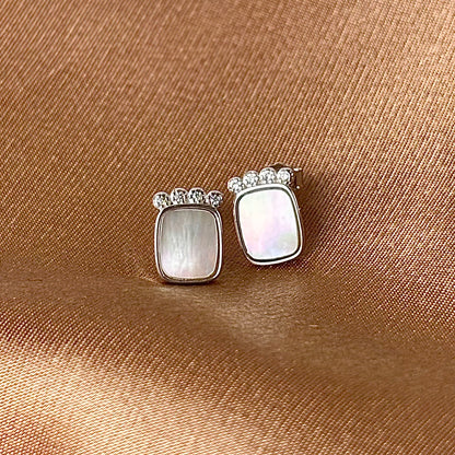 Crown Pearl Earring
