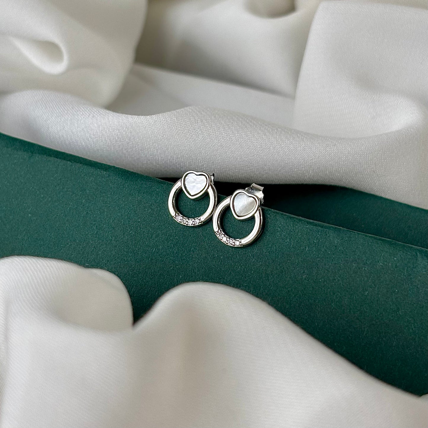 Amor Pearl Earring