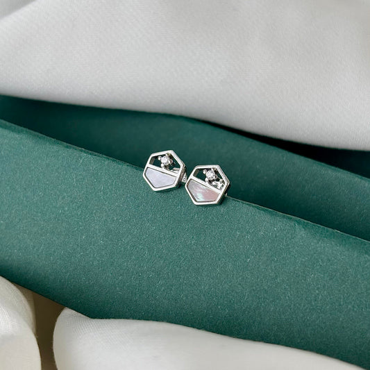 Hexa Pearl Earring