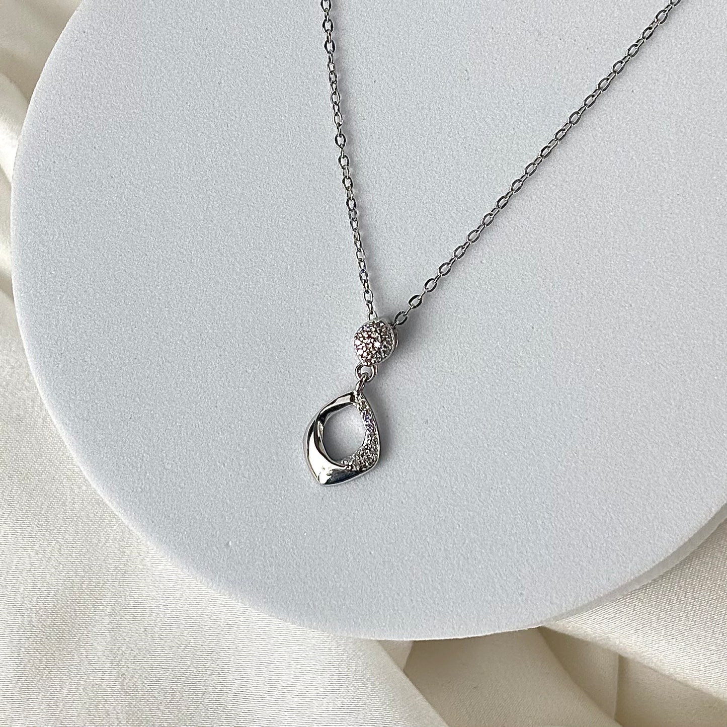Serene Glow Necklace