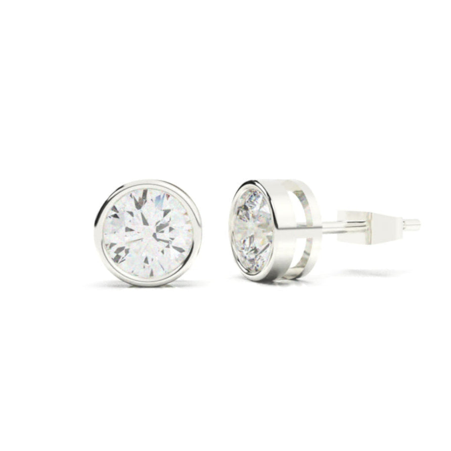 lustrous round studs - siltree
"round diamond silver stud earring"